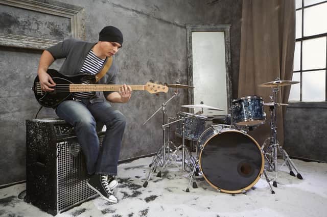 <p>What is the best guitar for home use? We review the best portable amplifiers from Fender and moreWhat is the best guitar for home use? We review the best portable amplifiers from Fender and more</p>