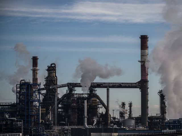 The price of crude oil increased by 5.5% on Monday April 3.
