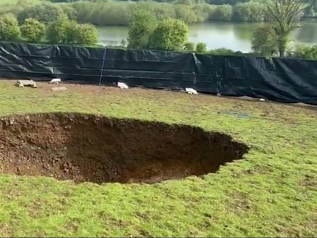 Sinkhole which has opened up above HS2 work in Buckinghamshire