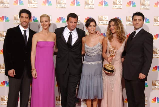 (L to R) Actors David Schwimmer, Lisa Kudrow, Matthew Perry, Courteney Cox Arquette, Jennifer Aniston and Matt LeBlanc (Photo by Robert Mora/Getty Images)