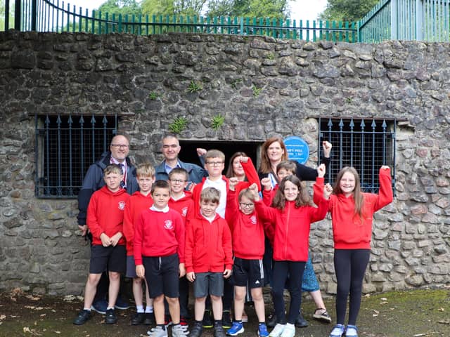 Pupils from Ffynnon Taf Primary School celebrate their new heating system (Photo: Kensa/Supplied)