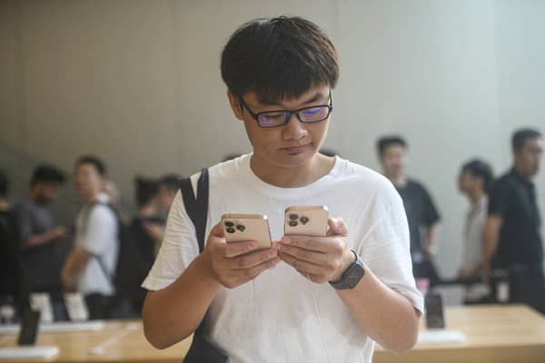 Mistakes that could be killing your phone battery. Photo: STRINGER/AFP via Getty Images