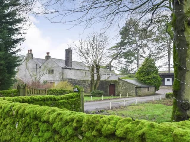 Farmhouse and holiday cottages at Chapel Street, Bakewell are on the edge of Monyash.
