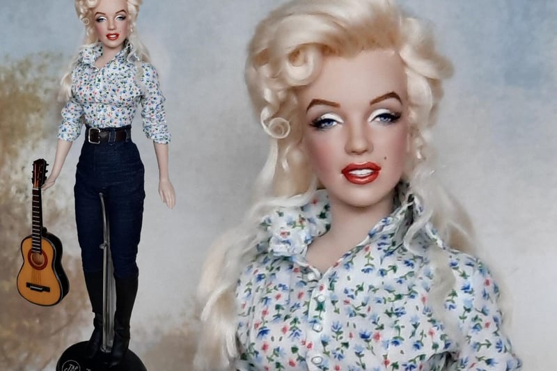 Casual Marilyn from the movie River of no Return, 16” vinyl