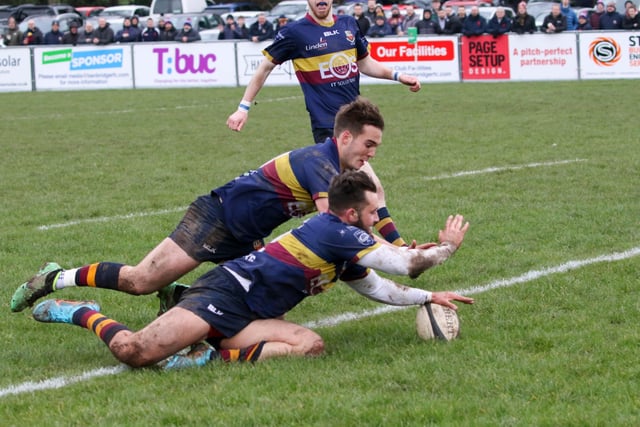 Ben Carson gets in ahead of fellow centre Joe Finnegan to claim Bann's second try. Picture: John Mullan