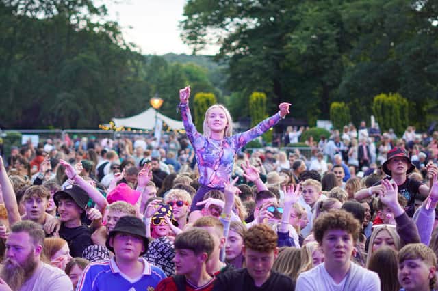 Put your hands up if you're having a good time! Pic Eat in the Park