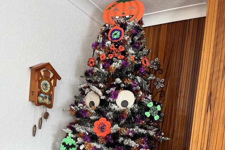 Halloween tree taken to the next level by Sandra Whalley! Love the spooky eyes