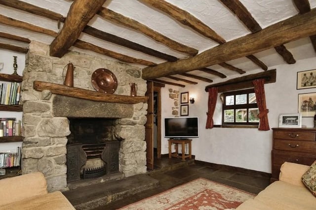 Nook Barn comprises of an L shaped open plan kitchen and dining area, an impressive sitting room with open fireplace, a utility and a downstairs cloakroom.