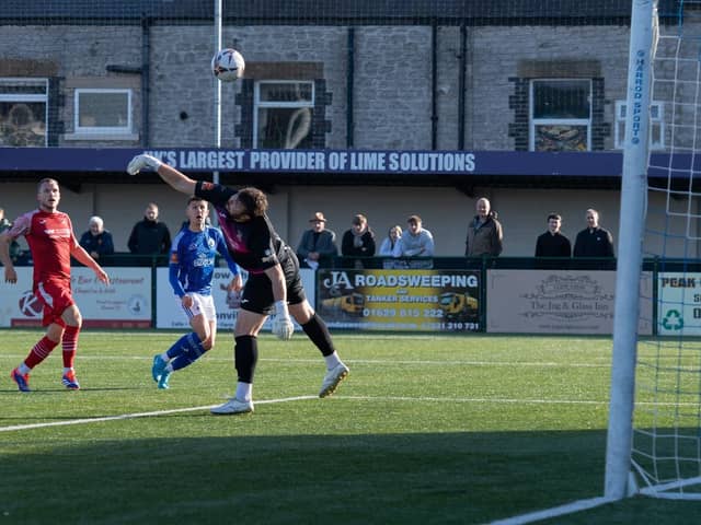 Buxton returned to winning ways in style.