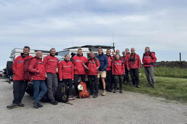 James Sleater and Ben Fogle meet Glossop and Edale Mountain Rescue Teams. Photo EMRT