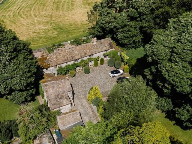 The property is surrounded by Peak District countryside.