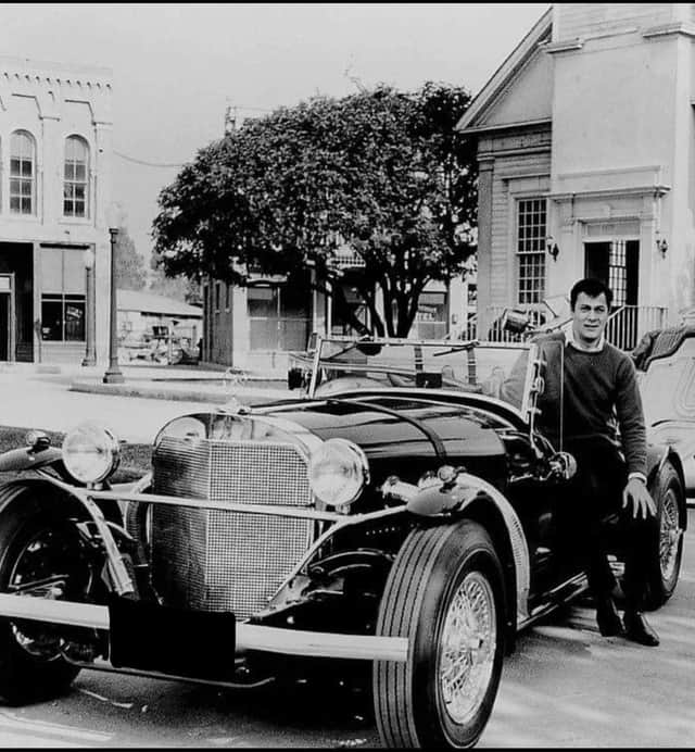 Tony Curtis with the Excalibur SS SERIES I