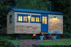 Situated in a private hamlet in an area of Outstanding Natural Beauty, the shepherd’s huts are just moments from famous Peak District walks, rides and landmarks, creating an ideal and secluded base for walkers, cyclists and nature enthusiasts.