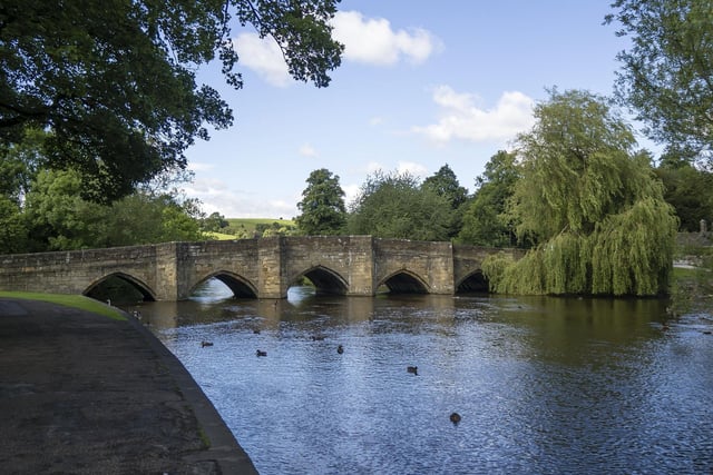 Bakewell remains as popular as ever, with plenty of house sales at all levels during 2022 keeping the average sale price at a steady £437,000. The wealth of quality eateries, riverside living, country walks and connectivity to larger towns and cities means Bakewell will always be high on may people’s wish lists.