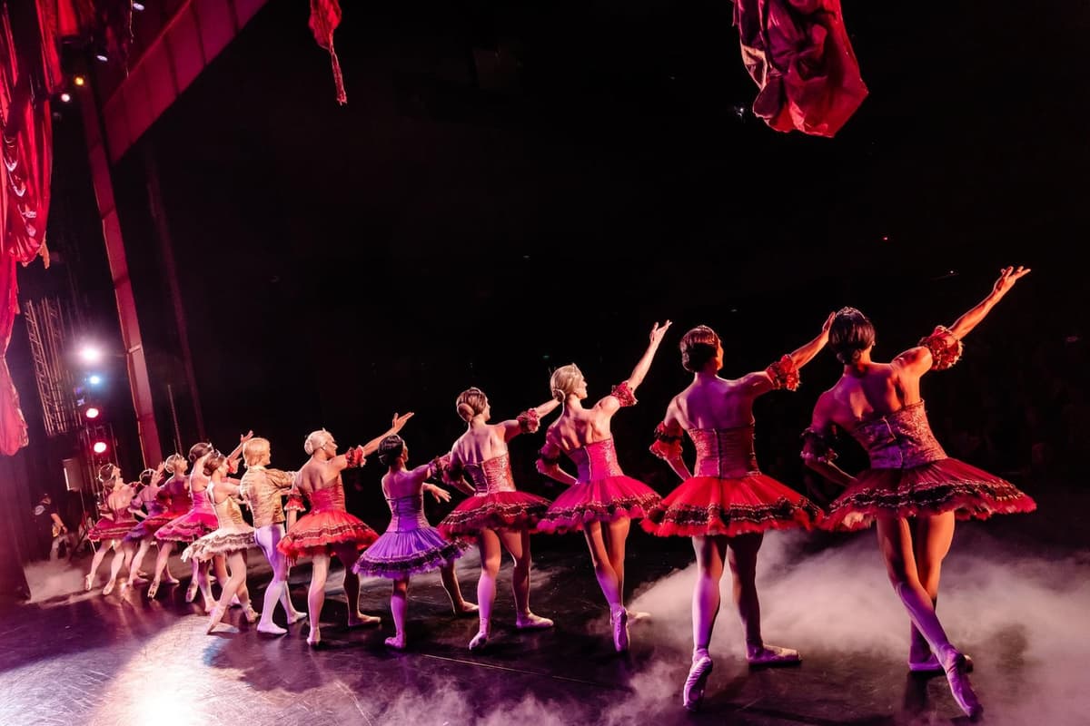 „Unvergessliche Show“: Das legendäre Comedy-Drag-Ballett Les Ballets ...