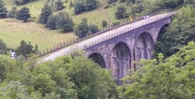 In his work Fors Clavigera, the writer John Ruskin harshly criticised the construction of the headstone railway viaduct in which Peak District valley?