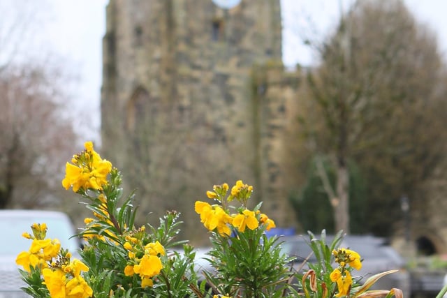 Tideswell is surrounded by beautiful limestone uplands, and is less than 10 miles away from both Buxton and Bakewell - two of Derbyshire’s biggest tourist hotspots.