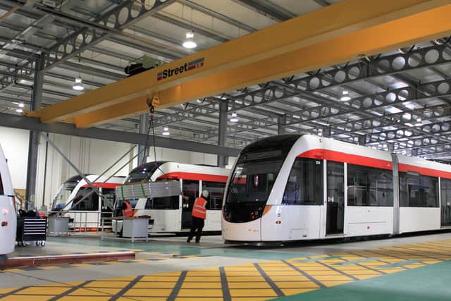 A Street Crane crane being used by Edinburgh trams. Photo submit