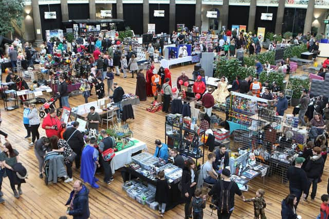 Crowds in the Dome for Comic Con