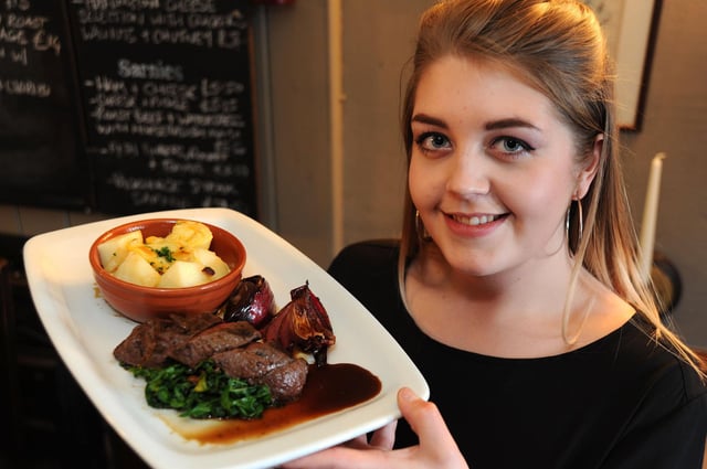 Here are ten of the pubs named “worth a visit” by the Good Pub Guide. Food available at The Packhorse Inn Main Street, Little Longstone.