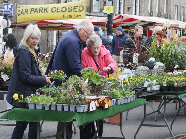 Shoppers at one of the market stalls at Buxton's Spring Fair. Pic Jason Chadwick