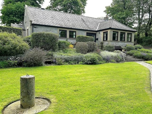 Winnats View sits in the heart of the pretty Peak District village of Castleton.