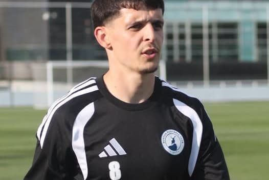 Buxton Football Club unterstützt Kapitän nach doppeltem Beinbruch
