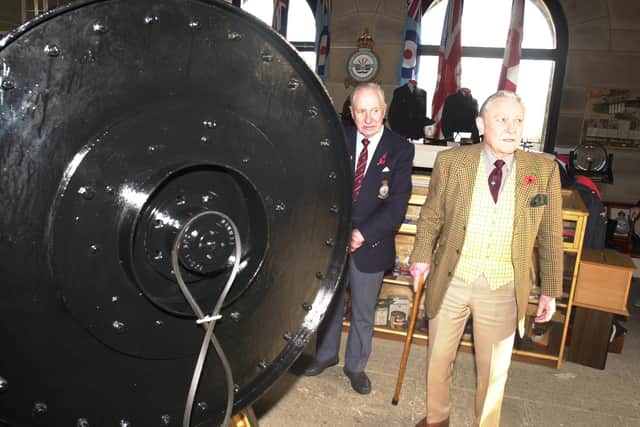 Dambuster actor Richard Todd at the Dambusters museum at derwent reservoir.Friday 29th March 2002. A new museum at Derwent to mark the raids has been delayed and could be years away