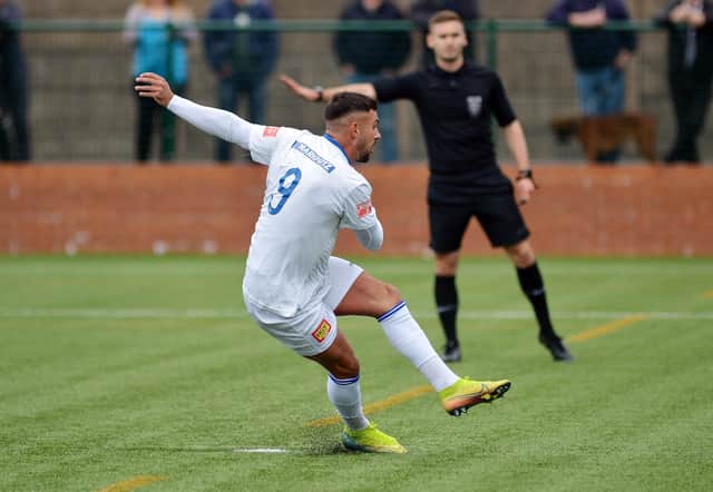 Diego De Girolamo was forced off injured at South Shields but Buxton managed to win despite losing two of their key men.