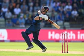 Aneurin Donald has extended his contract with Derbyshire.