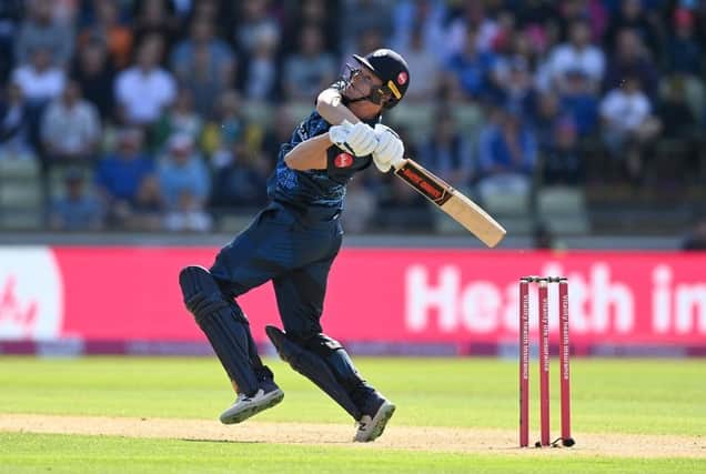 Aneurin Donald has extended his contract with Derbyshire.