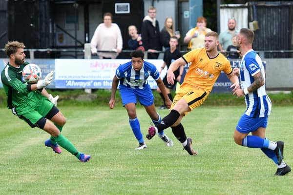 Kyle Hawley faces knee scan. Photo by John Fryer.