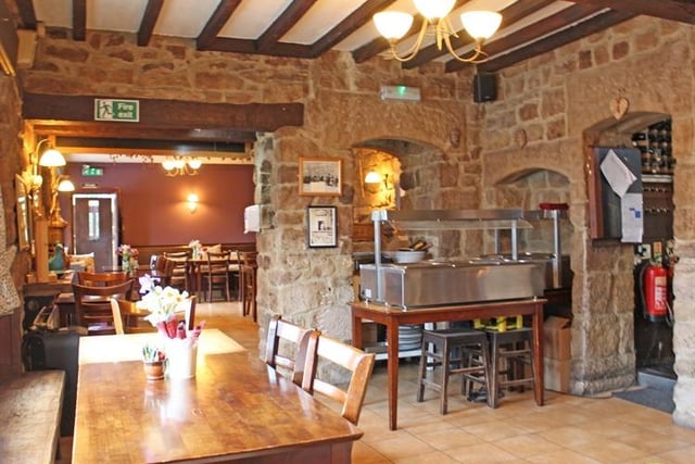British pub classics, dishes with a Sardinian twist and Sunday lunches are served at The Red Lion Inn.