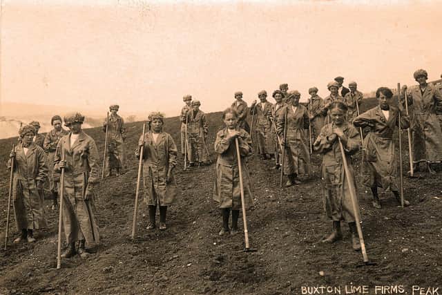 The women of the quarrying hills in WW1
