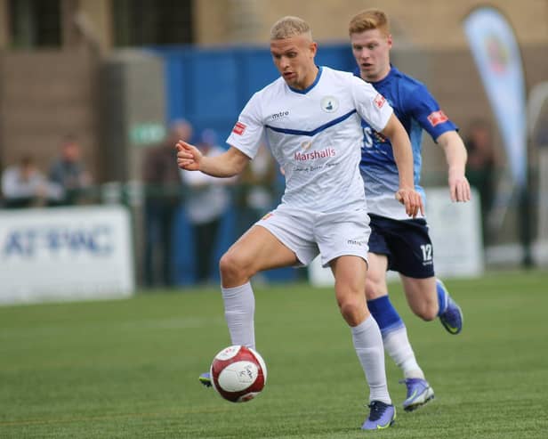 Lindon Meikle on the ball.