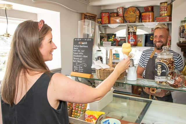 Hansons Head of Fine Art Isabel Murtough with Dave Walker at Edward & Vintage at Tissington - credit Mark Laban Hansons