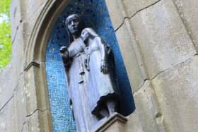 To E or not to E: how should the well be the Slopes and the Crescent in Buxton be known?