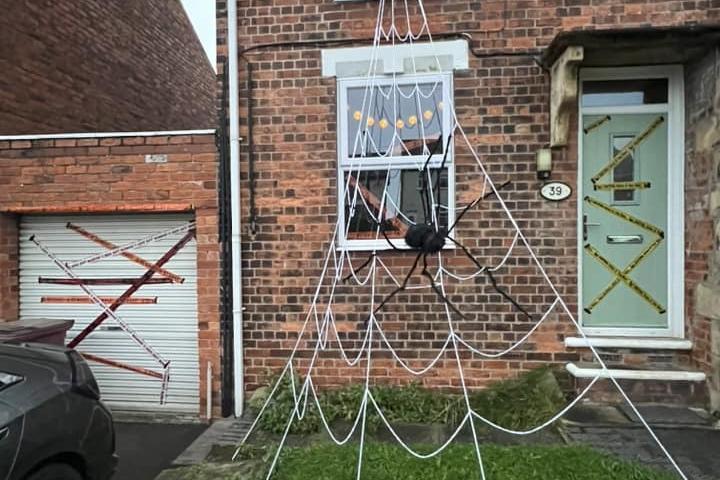 Harry Oakley's house is not for those with arachnophobia! A giant web, complete with large black spider decorates the front of his house.