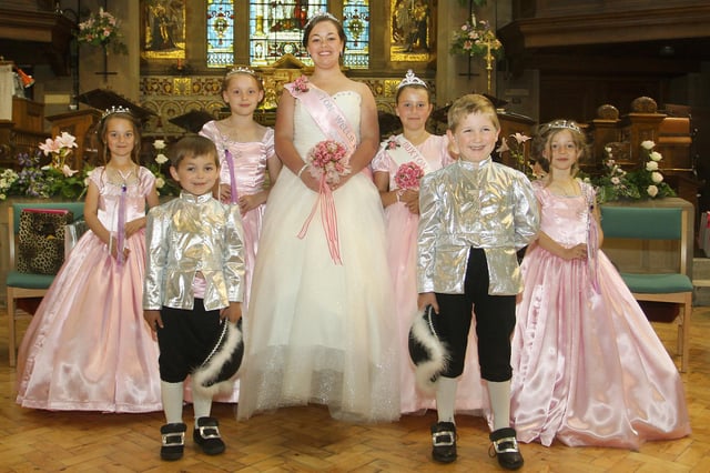 Buxton Wells Dressing, 2015 queen Lilly-Anne Owen with her retinue, Bessie Morris, Poppy Blackley, Phoebe Sherwin, Chloe Howe, William Austin and Joshua Owen