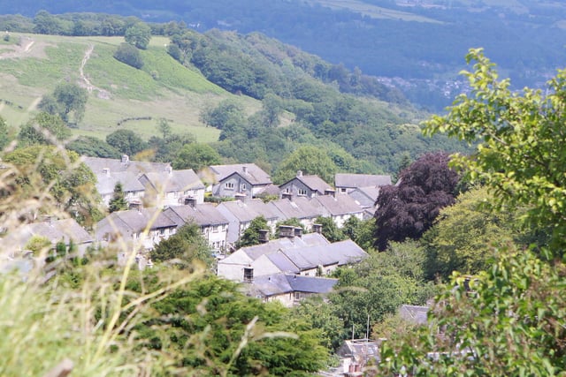 Several high value, quality homes sold in Winster last year (including one that we sold off-market in hours!), pushing the average sold price up by a remarkable 72% to £573,750. The beautiful high street, Old Bowling Green pub and country walks in all directions make this a very attractive place to live.