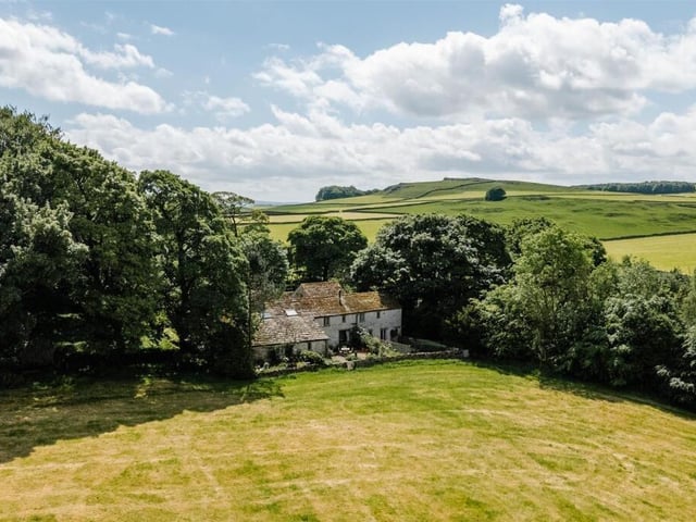 Gorgeous property nestled in picturesque Peak District countryside.