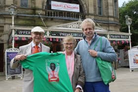 Angela and Tony Lowe have brought a cast of 50 from Belgium to perform Iolanthe in the Gilbert and Sullivan Festival. They were welcomed back by old friend Roy Pickles who was for many years on the stage door at the Opera House. Pic Jason Chadwick