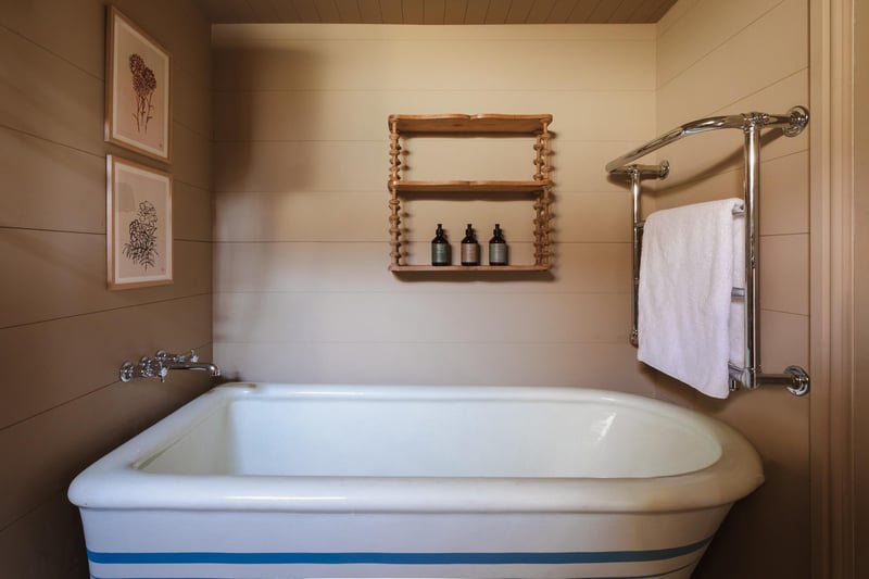 .The bathroom was spotless with a freestanding bath and separate shower, a high level toilet and Chatsworth toiletries.