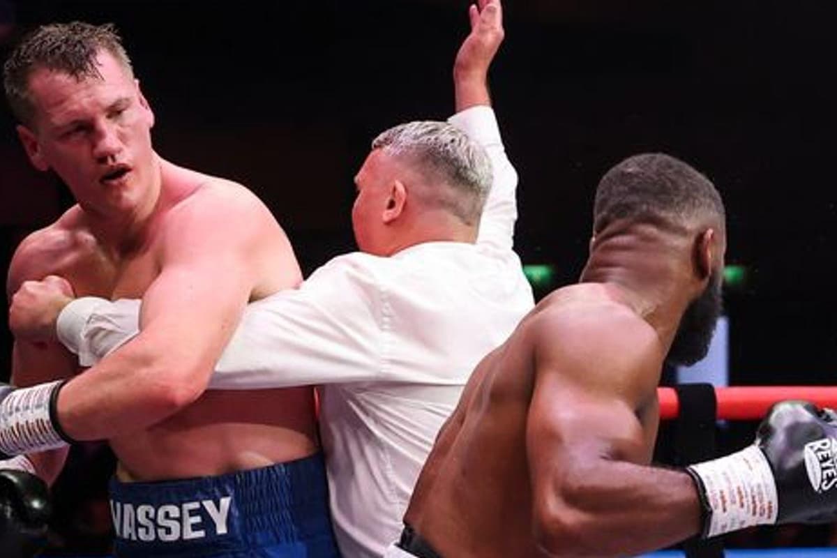 'Frustrated' Jack Massey criticises premature stoppage and promises to ...