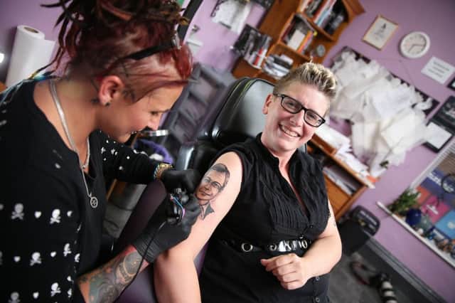 Kerrie Webb having her tattoo done at In The Skin Tattoo Studio. Tom Maddick / Rossparry.co.uk