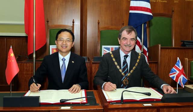 Mr Wang Xin, Director-General of Anhui Provincial Foreign Affairs with Councillor Steve Freeborn.