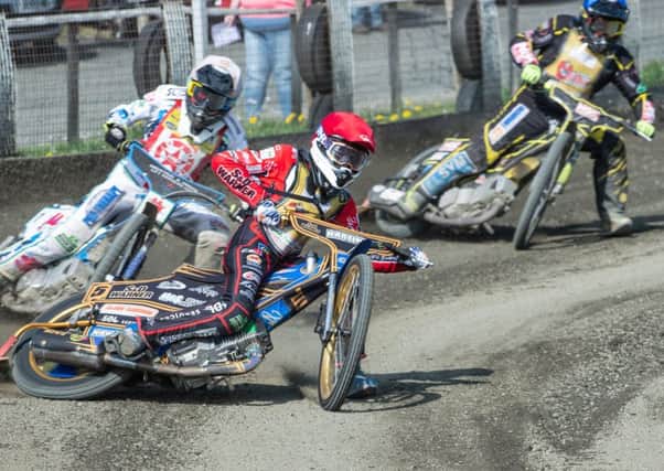 Photo by Ian Charles:

Anders Rowe (Red) leads Max Clegg (White) 

Buxton Hitmen v Stoke Potters, National Trophy, Hi-Edge Raceway, Buxton,  20May 2018